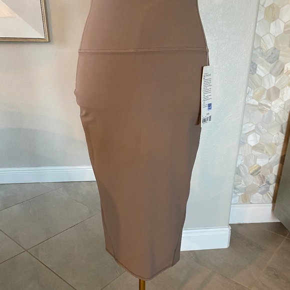lululemon athletica Dresses & Skirts - NWT Lululemon Nulu Slim Fit High Rise Skirt